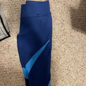 Nike Capri Leggings... new condition